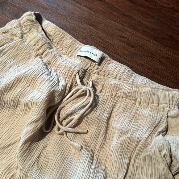 Tan pants - Picture 2 of 3